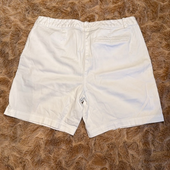 IZOD Women's White Shorts size 8 - Picture 7 of 10